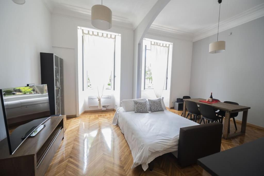 Lovely And New Near Termini Station Apartment Rom