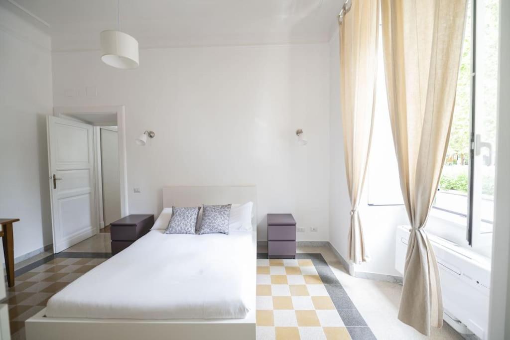 Lovely And New Near Termini Station Apartment Rom
